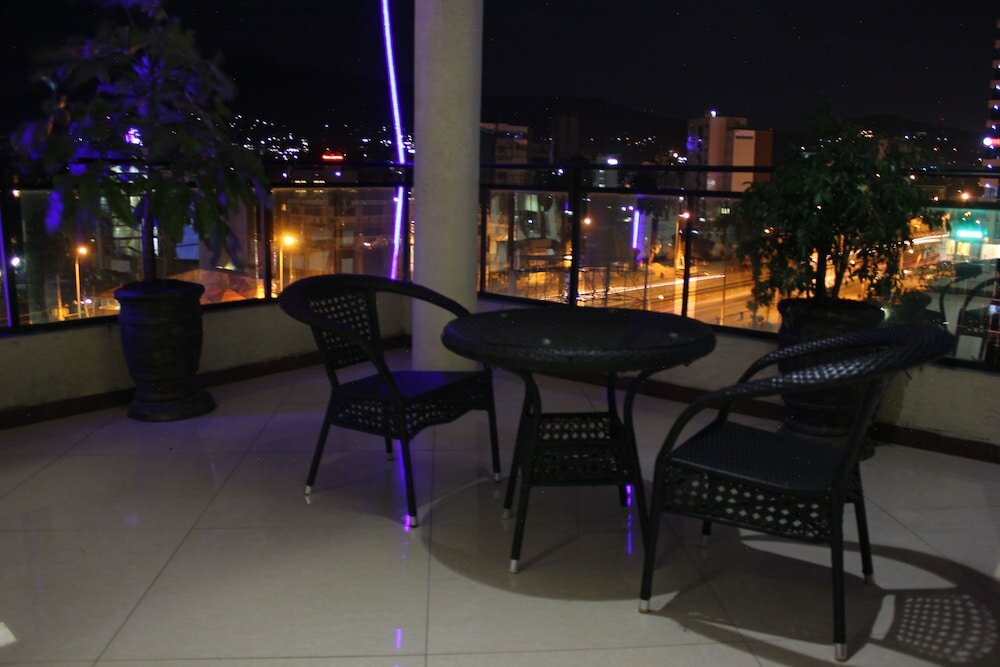 Фото Blue Birds International Hotel