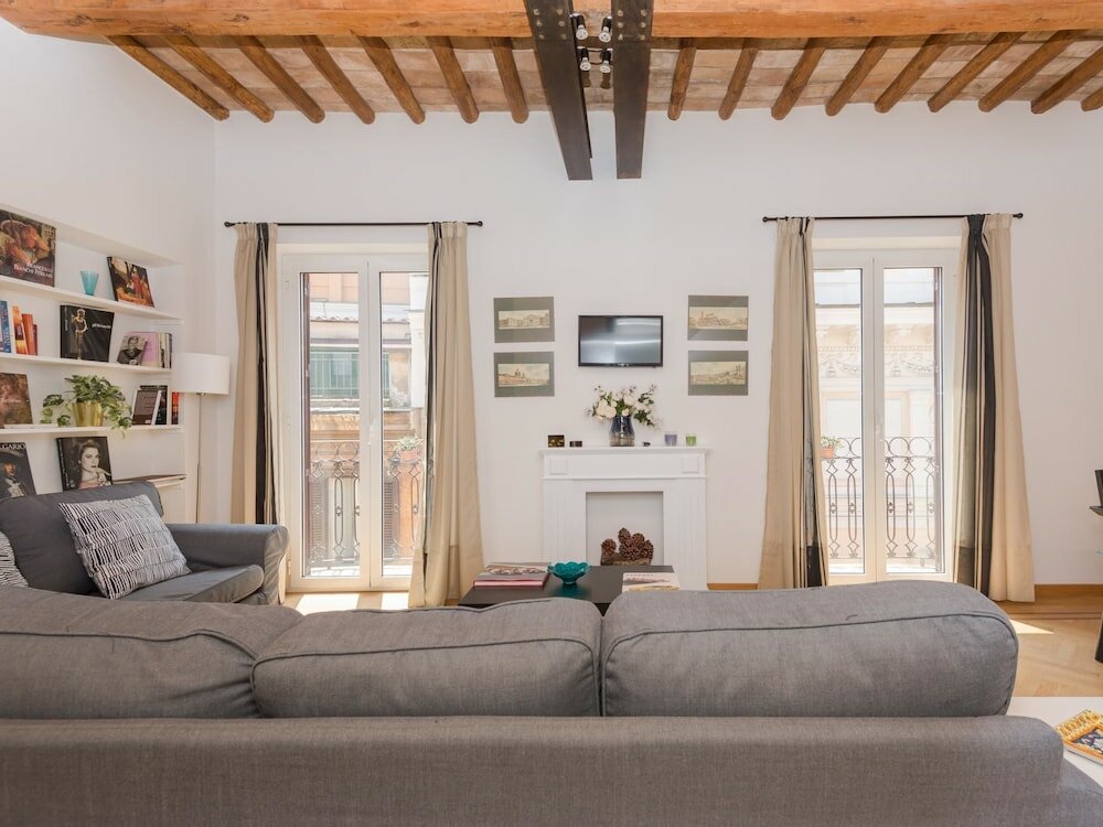 Фото Rsh Trevi Fountain Luxury Apartment