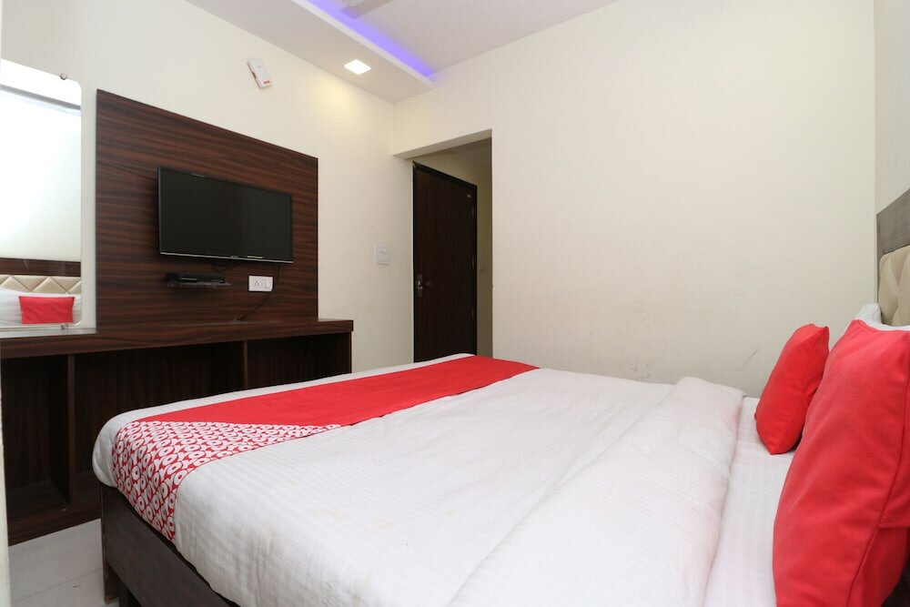 Фото Oyo 28646 Hotel Golden Heart