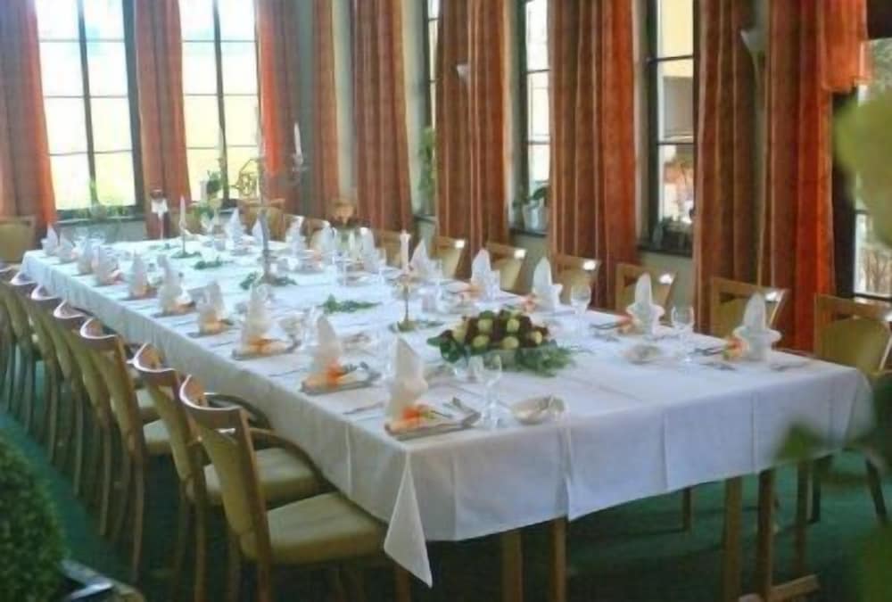 Фото Hotel Zur Goldenen Sonne