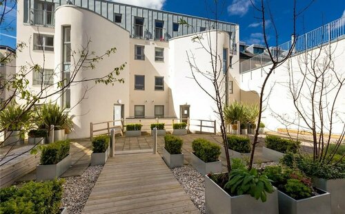 Гостиница Violet Bank Apartment New Town в Эдинбурге
