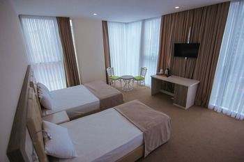 Фото Hotel Green Glass