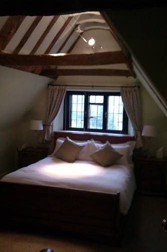 Фото Bear and Ragged Staff