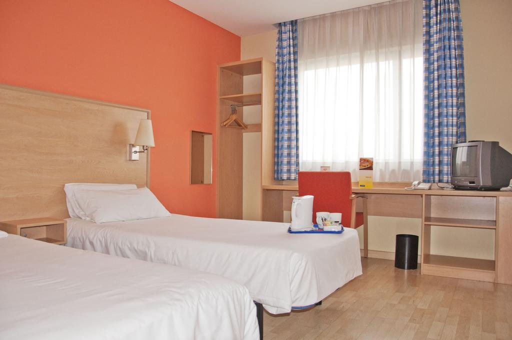 Фото Travelodge Barcelona Fira