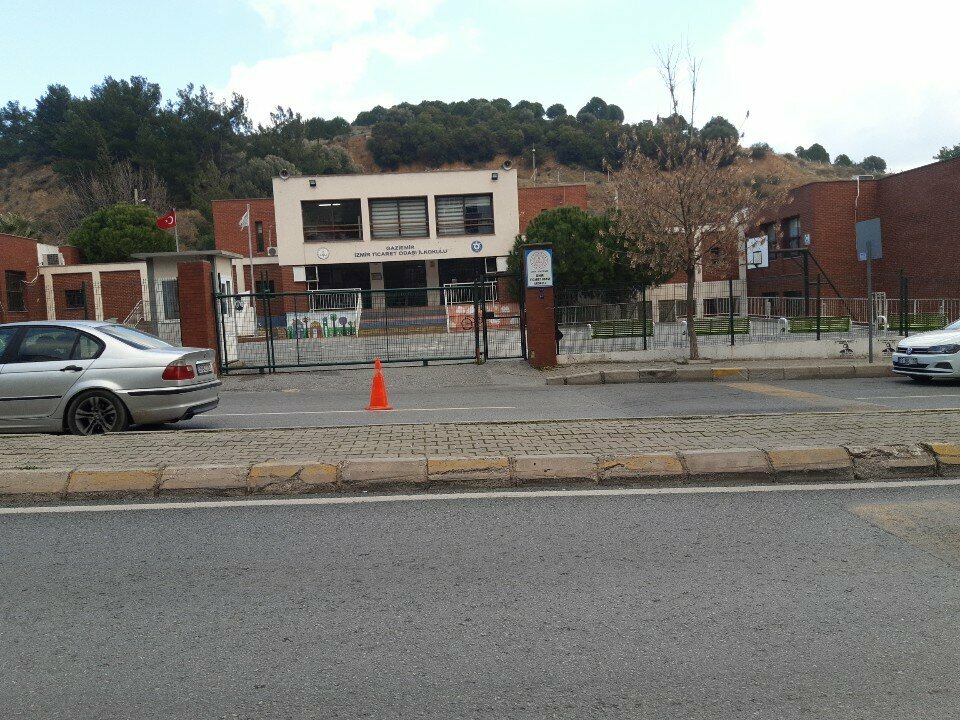مدرسة ابتدائية Izmir Ticaret Odasi Ilkogretim Okulu ، إزمير، صورة