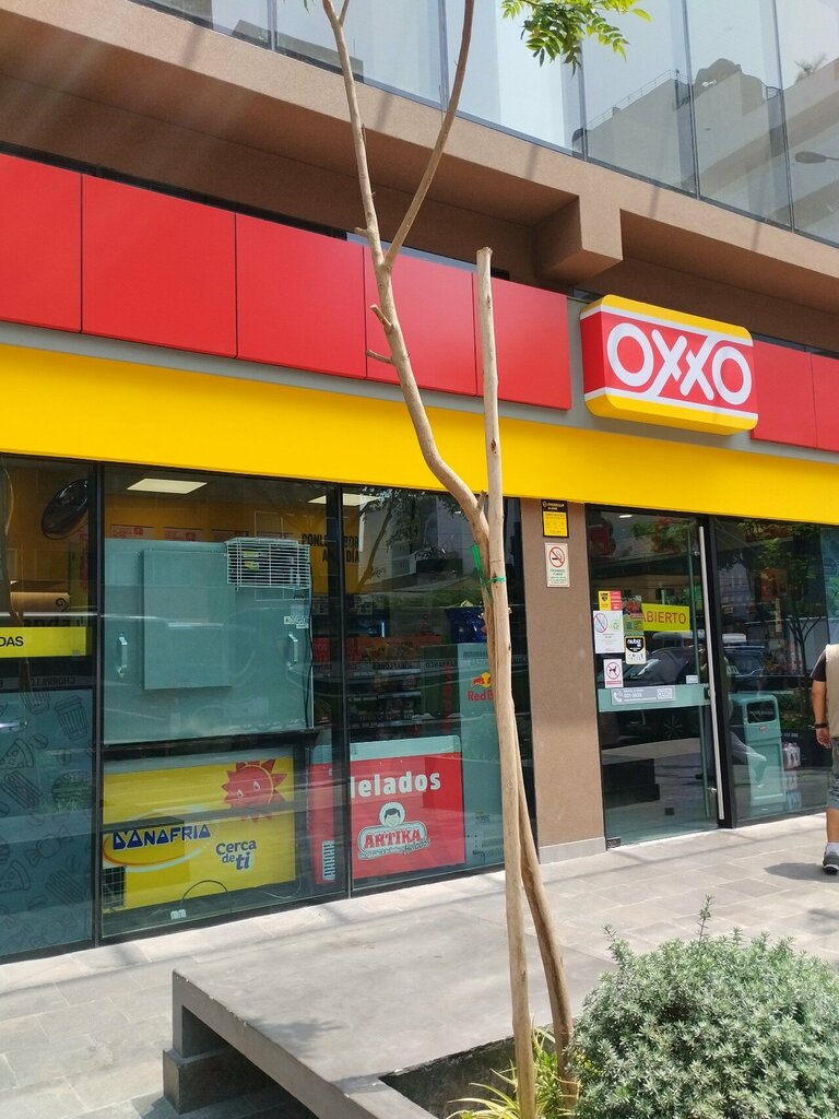 Convenience store Oxxo, Lima, photo