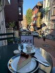 Mavi Kitap Kafe (Istanbul, Uskudar, Kuzguncuk Neighborhood, Bereketli Street, 20) ، مقهى