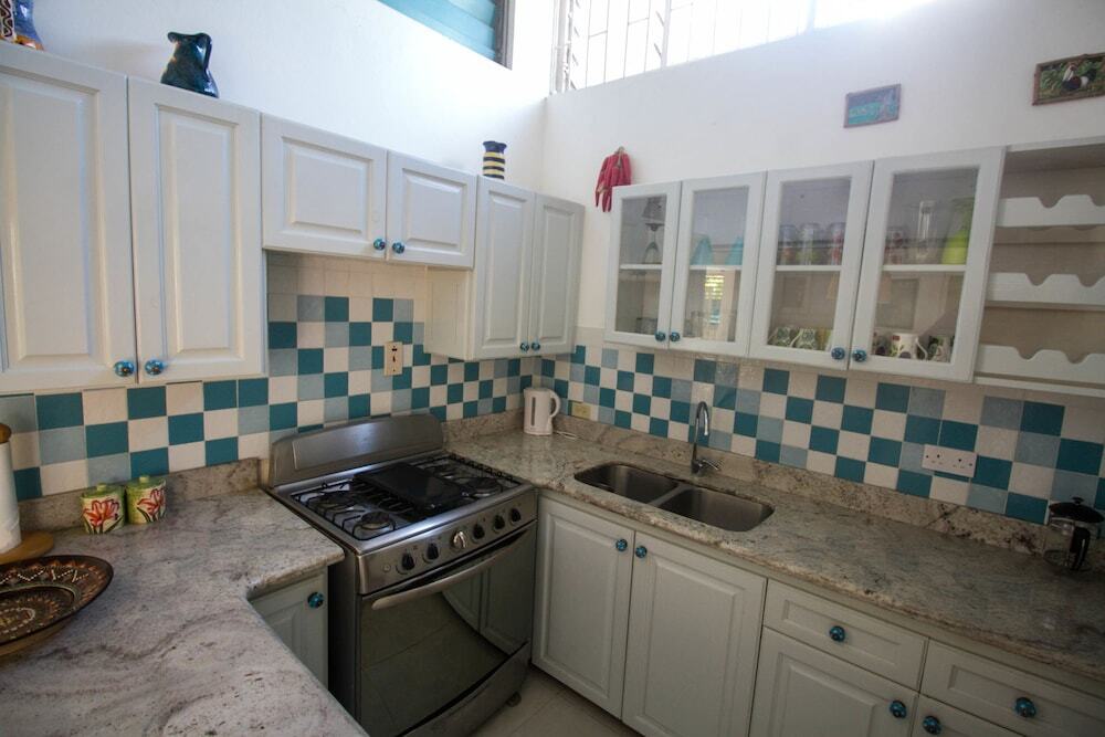 Фото Yellow Canary Beach Villa