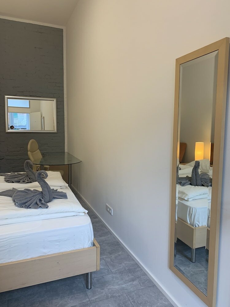 Фото Lovely Rooms Next to the Trainstation Wg