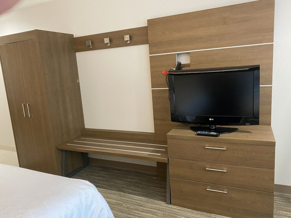 Фото Holiday Inn Express Hotel & Suites Galveston West-Seawall, an Ihg Hotel