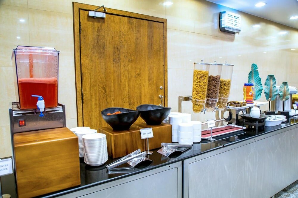 Фото Hotel Tip Top Plaza