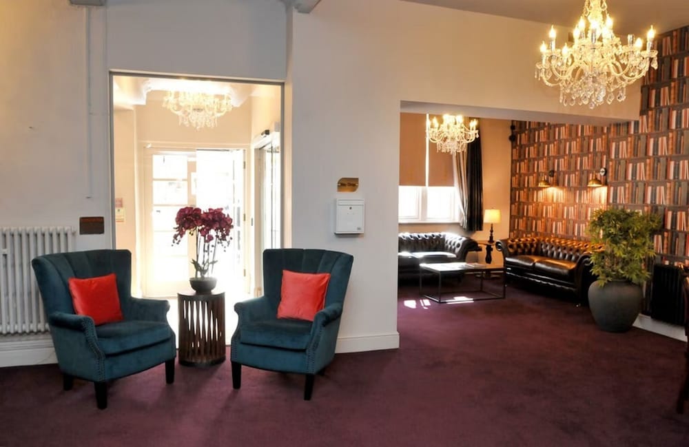 Фото The Royal Hotel Crewe