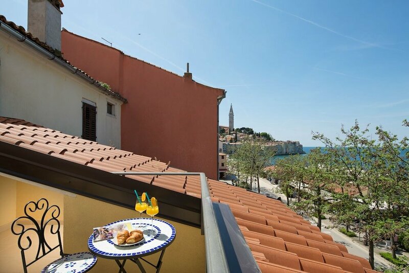 Гостиница Valdibora Seaview Residence в Ровине