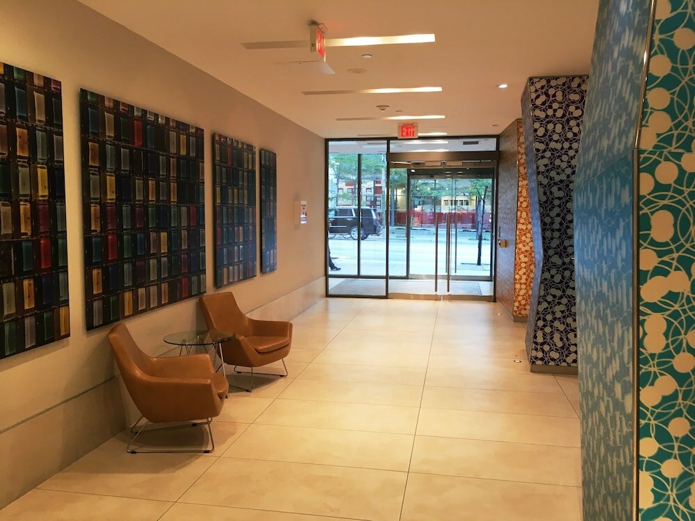 Фото Altitude Suites Bay Street by Teristo Group