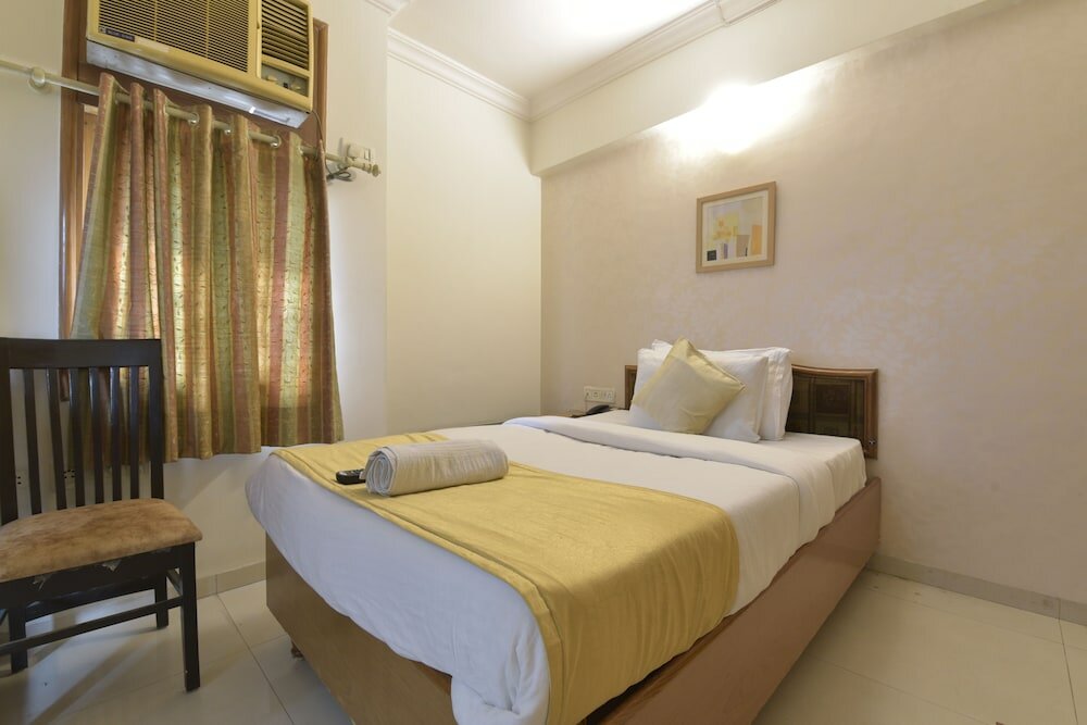 Фото Hotel Airport Plaza