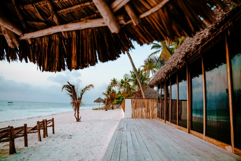 Фото Tiki Beach Club and Resort
