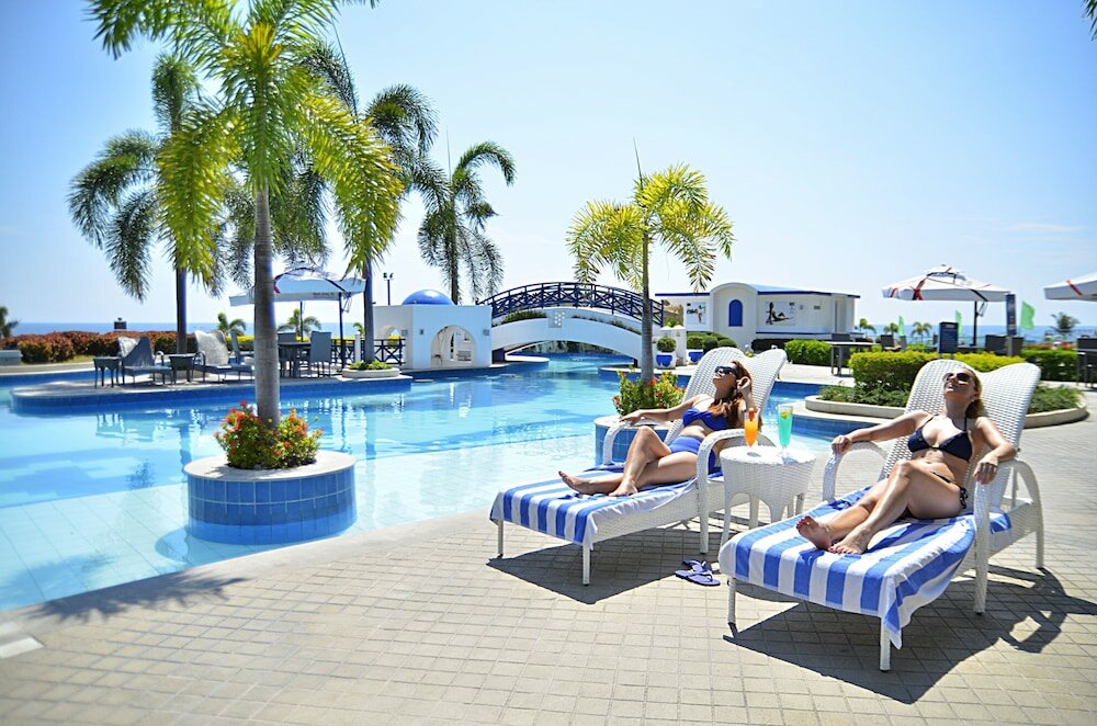 Фото Thunderbird Resorts - Poro Point