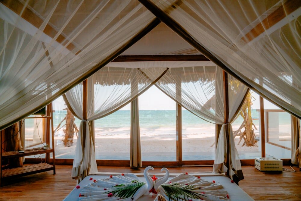 Фото Tiki Beach Club and Resort