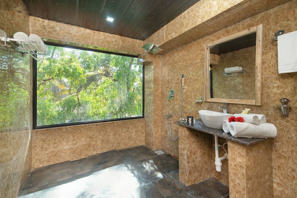 Фото Amadi Beach Front Resort