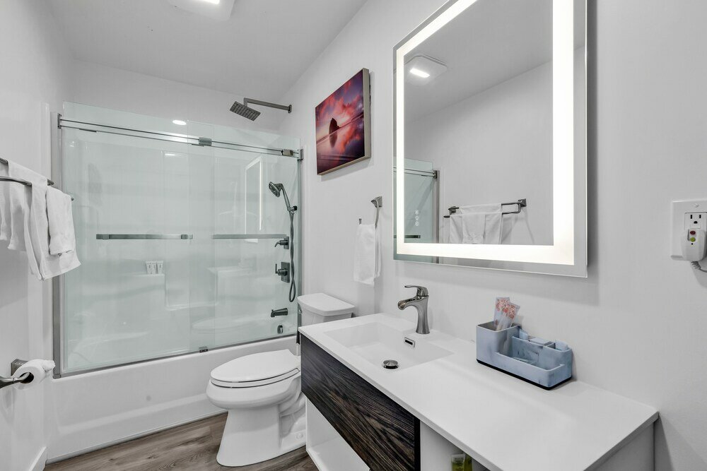 Фото Charlotte Spacious Home