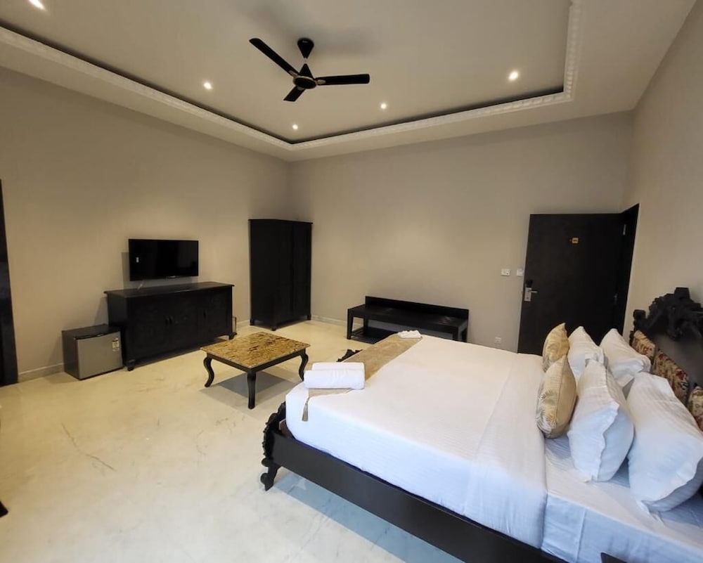 Фото Hotel Suryauday