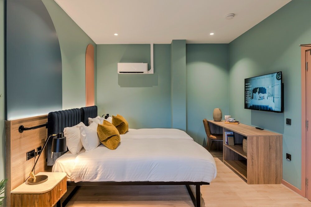 Фото Your Apartment Milton Keynes