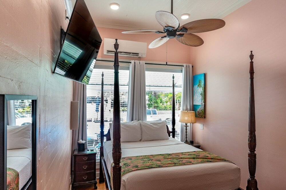 Фото The Porch on Frances Inn