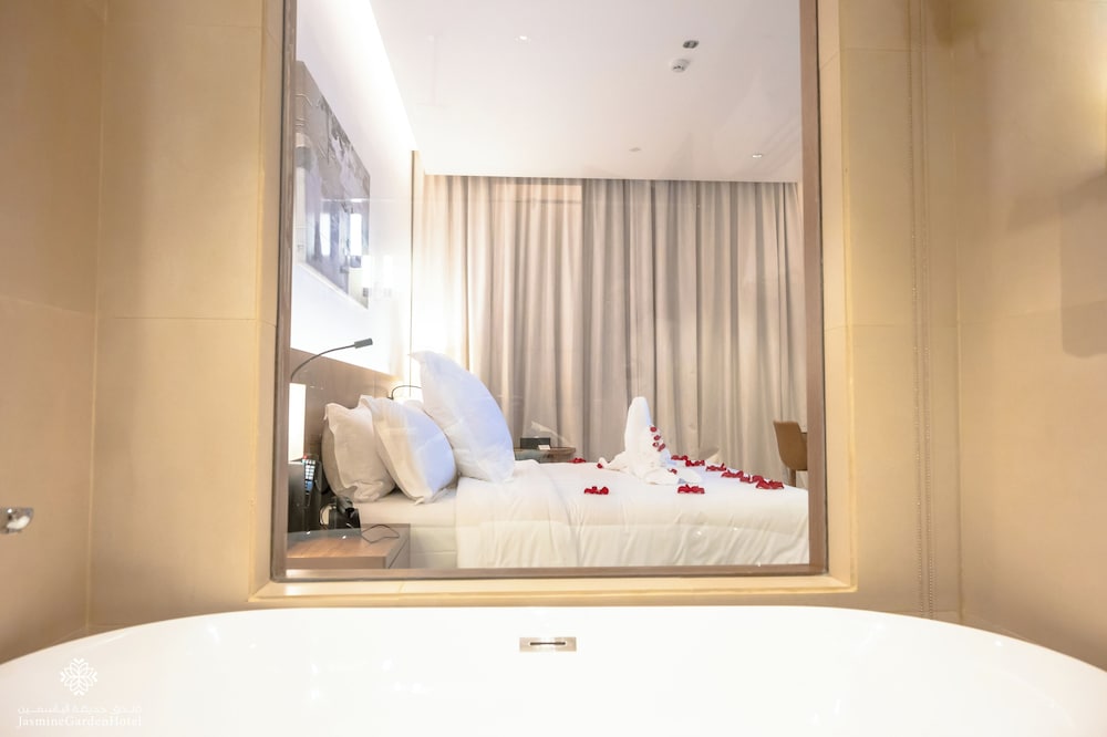 Фото Jasmine Garden Hotel