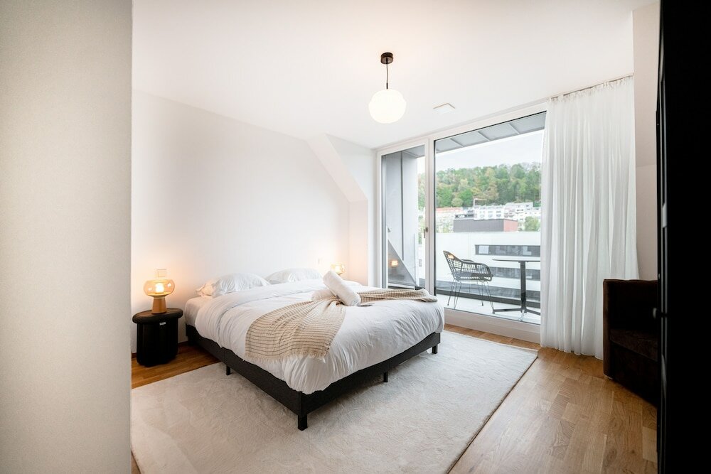 Фото New high-end 2 Br Penthouse w Balcony