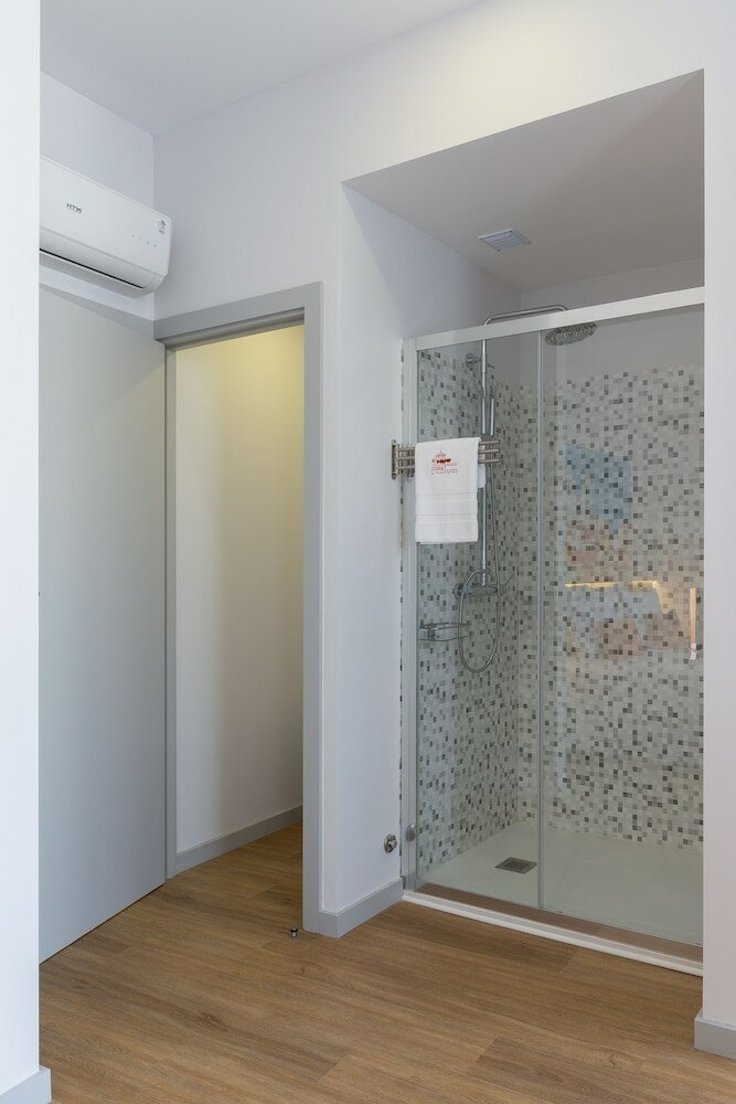 Фото Serra do Pilar Porto Suites