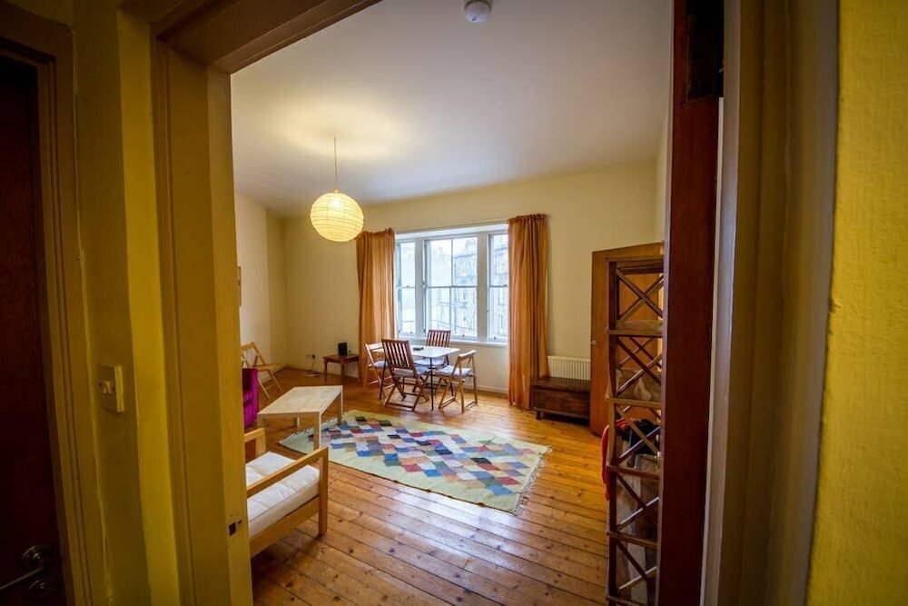 Фото Charming and Spacious New Town Apartment