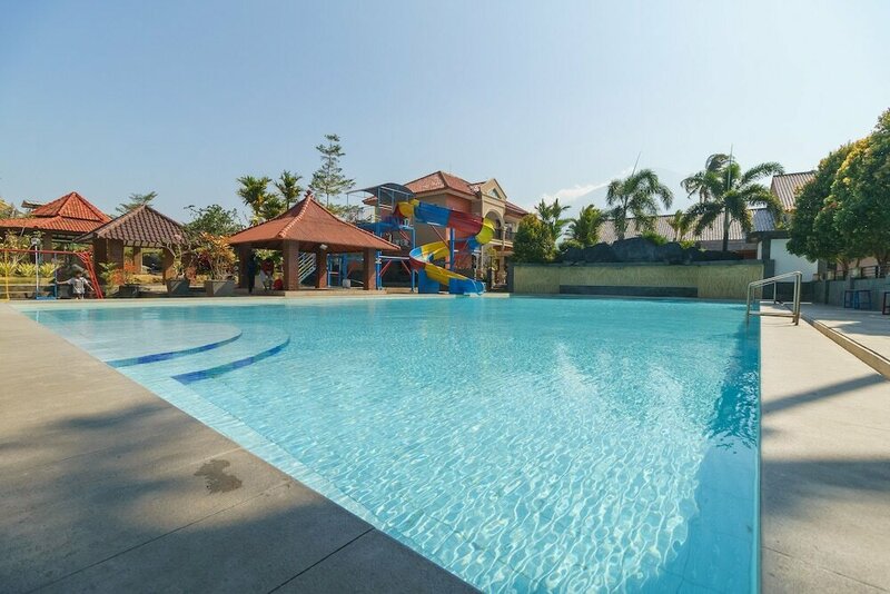 Гостиница RedDoorz Resort Premium @ Sangkan Hurip Kuningan