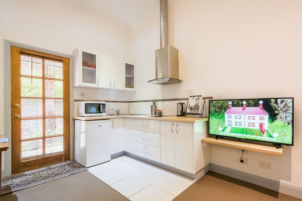 Фото Avalon House