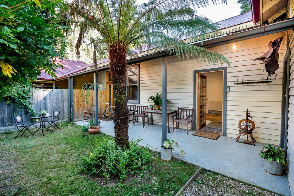 Фото Avalon House