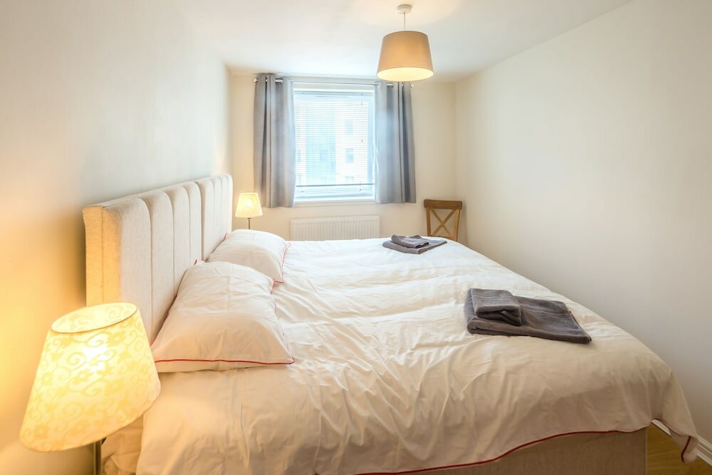 Фото Stunning Shore Apartment with Balcony