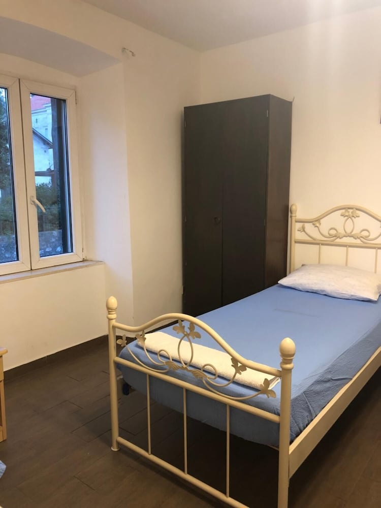 Фото Rooms Garden - Hostel