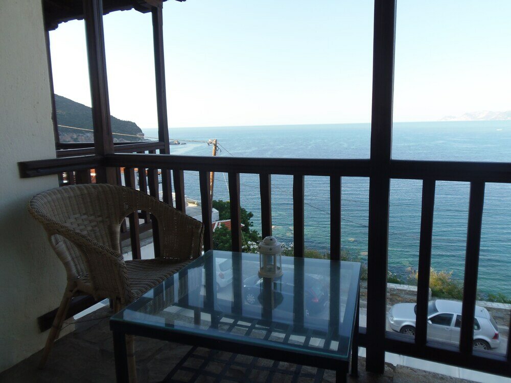 Фото Studios Milos Skopelos