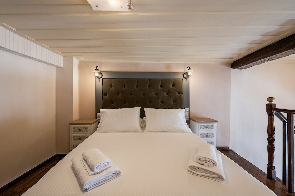 Фото Old Town Suites