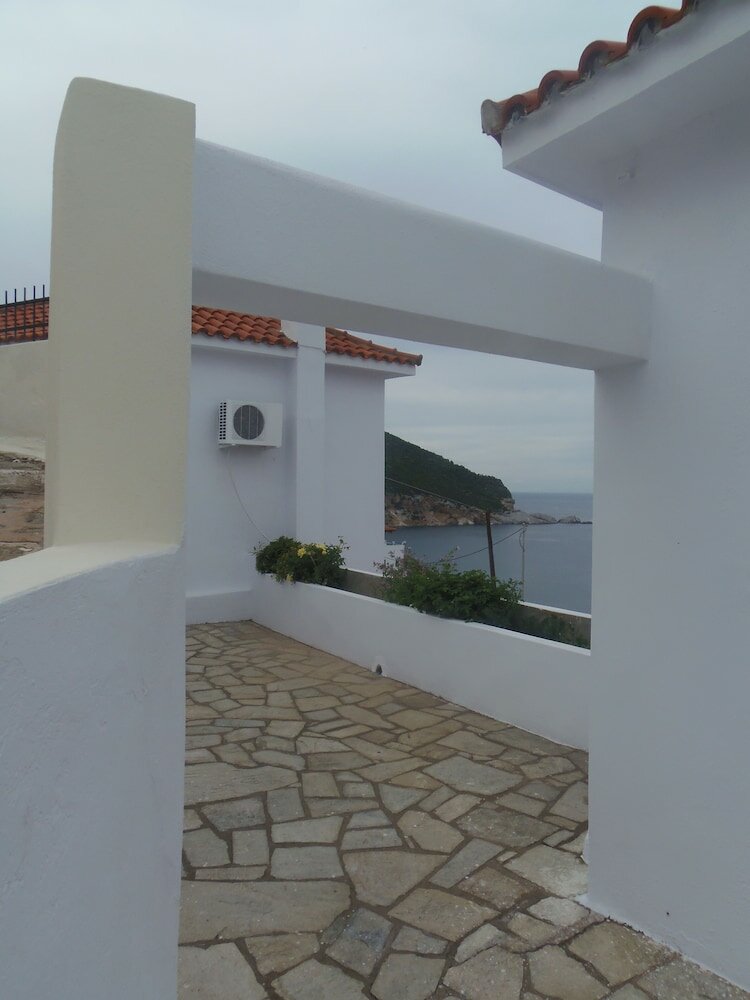 Фото Studios Milos Skopelos