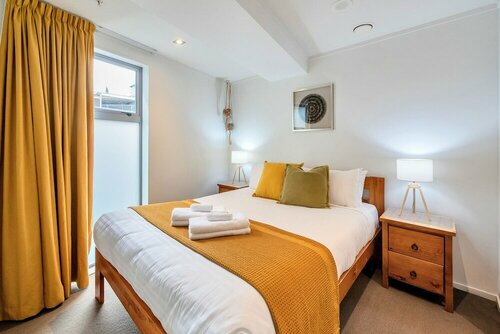 Гостиница Chic 3 Bedroom City Central with Parking в Окленде
