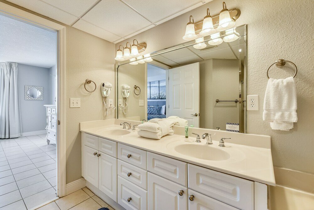 Фото Emerald Beach by Book That Condo