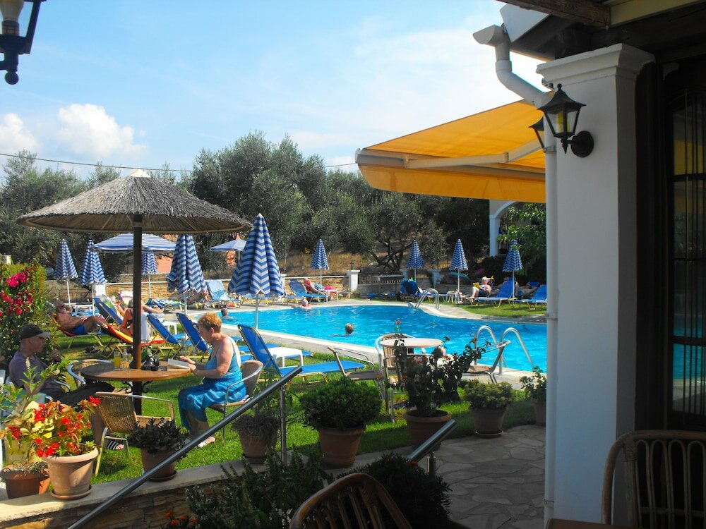 Фото Perros Hotel