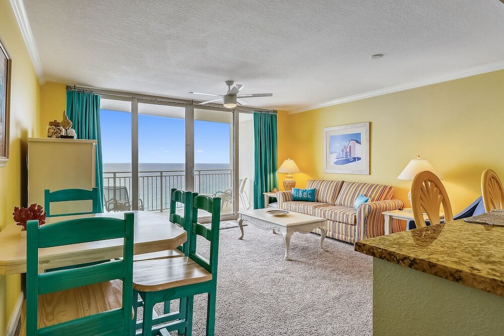Фото Emerald Beach by Book That Condo