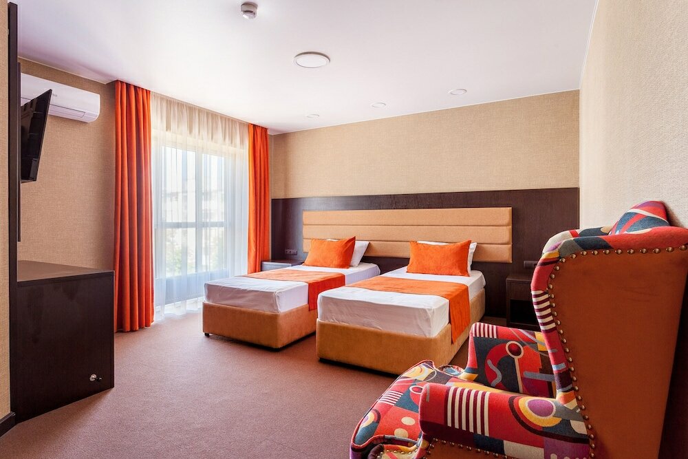 Фото Мартон Лидер