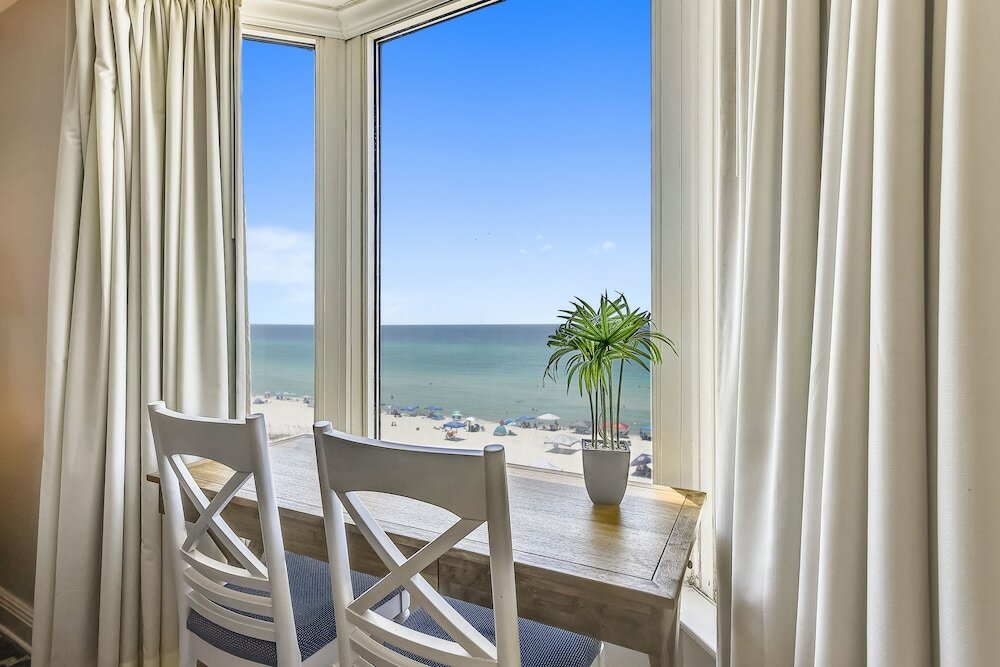 Фото Emerald Beach by Book That Condo