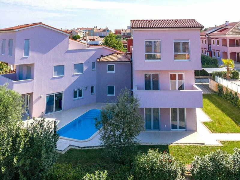Гостиница Attractive Apartment in Banjole With Swimming Pool