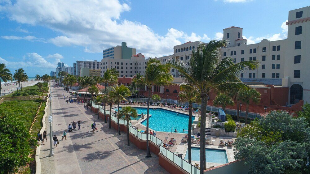 Фото 433 Studio Hollywood Beach Resort