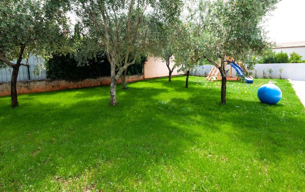 Фото Five bedroom villa Emily with pool