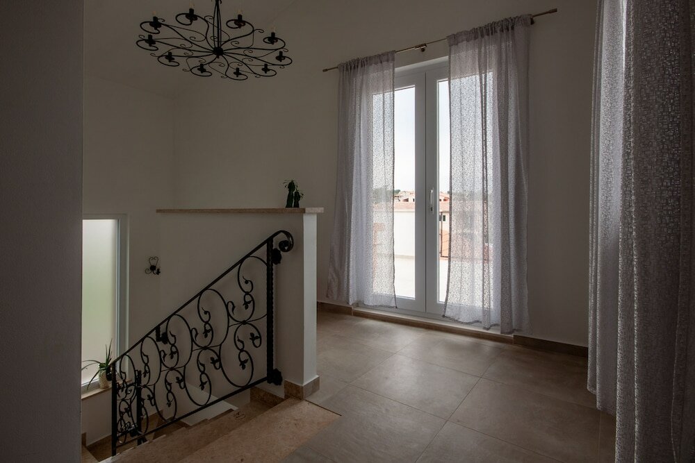 Фото Five bedroom villa Emily with pool