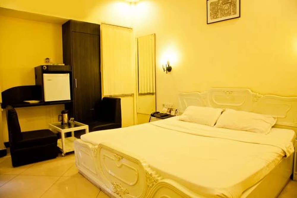 Фото Hotel Sheela Towers